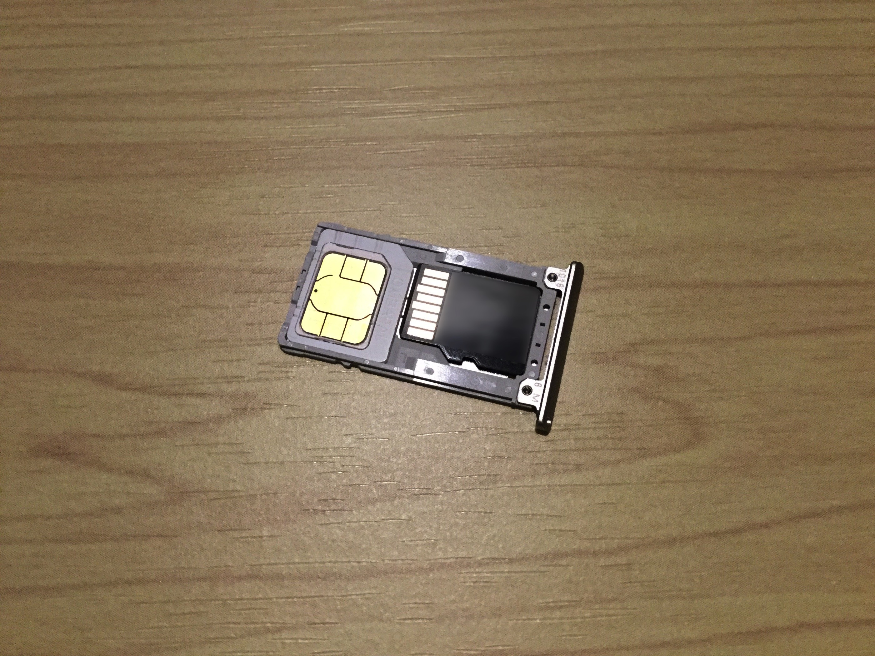 Zenfone3 Laser デュアルsim機だけどメインは Microsim セットの